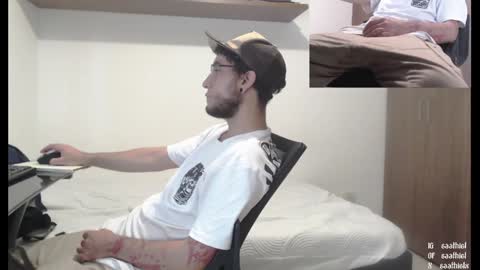 Snapshot of saat_hiel chatting on December 13, 2:21 am Saat online show from December 13, 2:21 am