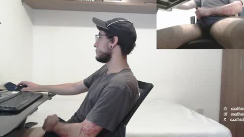 Snapshot of saat_hiel chatting on December 14, 1:59 pm Saat online show from December 14, 1:59 pm