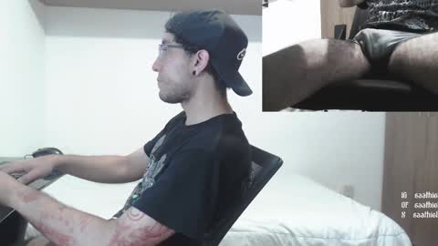 Snapshot of saat_hiel chatting on December 21, 8:28 am Saat online show from December 21, 8:28 am