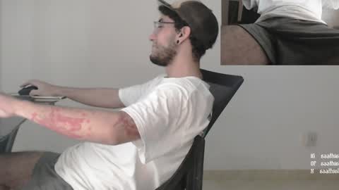 Snapshot of saat_hiel chatting on January 10, 5:05 am Saat online show from January 10, 5:05 am