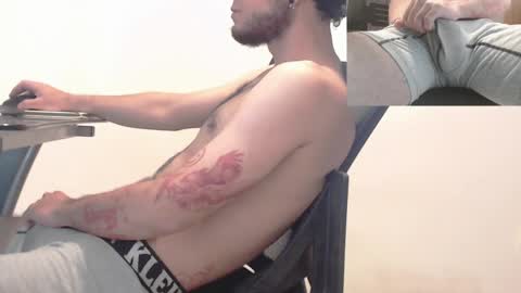 Snapshot of saat_hiel chatting on February 12, 2:03 am Saat online show from February 12, 2:03 am