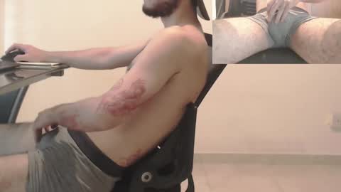 Snapshot of saat_hiel chatting on February 12, 10:59 pm Saat online show from February 12, 10:59 pm