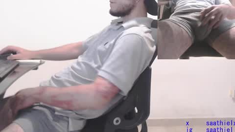 Snapshot of saat_hiel chatting on February 20, 1:25 am Saat online show from February 20, 1:25 am