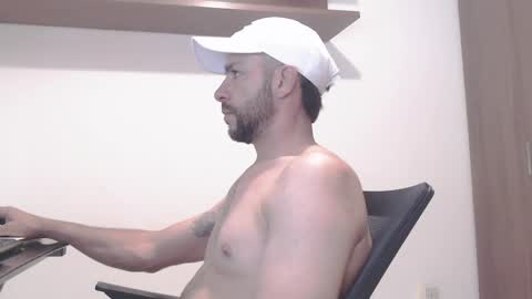 Snapshot of saat_hiel chatting on February 21, 8:16 pm Saat online show from February 21, 8:16 pm