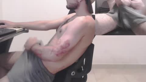 Snapshot of saat_hiel chatting on February 22, 4:29 am Saat online show from February 22, 4:29 am