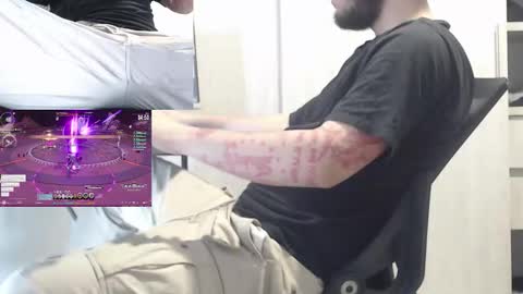 Snapshot of saat_hiel chatting on October 15, 4:34 am Saat online show from October 15, 4:34 am