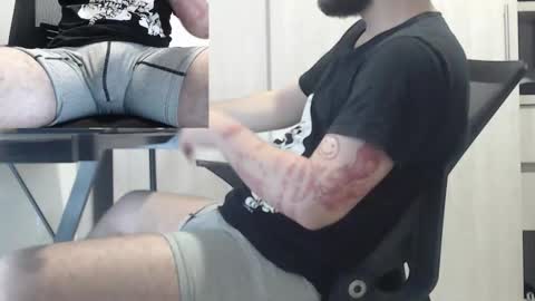 Snapshot of saat_hiel chatting on October 16, 1:17 am Saat online show from October 16, 1:17 am