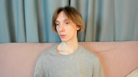 Snapshot of sableflux chatting on March 28, 5:40 am sableflux online show from March 28, 5:40 am