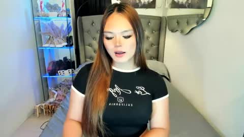 Snapshot of sabrina_hilson chatting on March 8, 5:00 am sabrina_hilson online show from March 8, 5:00 am