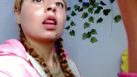 Snapshot of sabrinaexpositoxx chatting on April 9, 11:04 am SABRI online show from April 9, 11:04 am