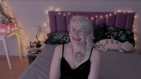 Sabrina MacMarren online show from December 24, 2:01 pm
