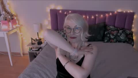 Sabrina MacMarren online show from December 24, 5:02 pm