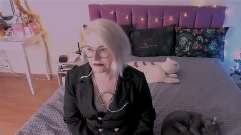 Sabrina MacMarren online show from December 29, 4:30 pm