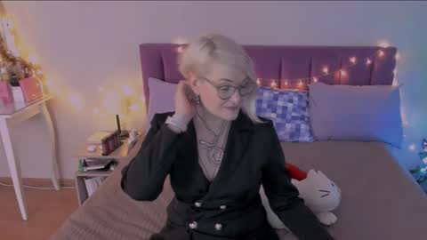 Sabrina MacMarren online show from January 7, 11:58 am