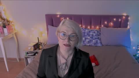 Sabrina MacMarren online show from January 7, 3:12 pm