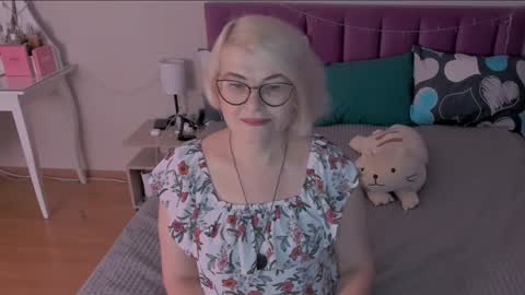 Sabrina MacMarren online show from January 21, 1:43 pm