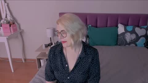 Sabrina MacMarren online show from January 25, 3:30 pm