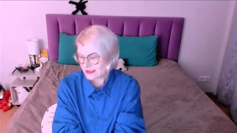 Sabrina MacMarren online show from October 28, 2:31 pm