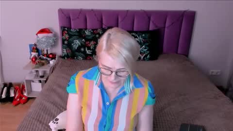 Sabrina MacMarren online show from January 9, 3:15 pm