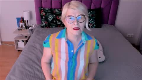 Sabrina MacMarren online show from January 17, 2:22 pm