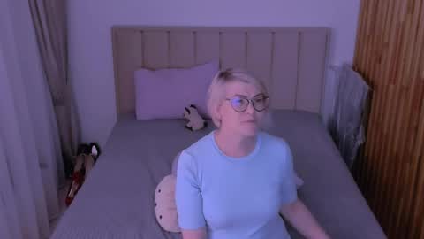 Sabrina MacMarren online show from March 27, 8:30 pm