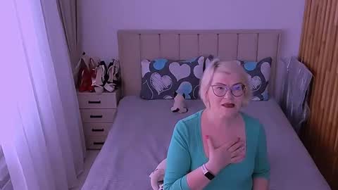 Sabrina MacMarren online show from June 13, 10:13 am