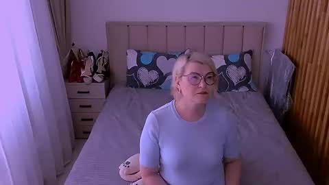Sabrina MacMarren online show from June 15, 1:13 pm