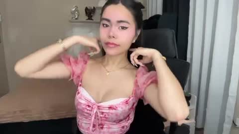 Snapshot of sabrinamadonna54 chatting on June 13, 12:36 pm sabrinamadonna54 online show from June 13, 12:36 pm