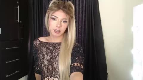 Snapshot of sabrinatshot chatting on May 23, 3:49 pm sabrinatshot online show from May 23, 3:49 pm