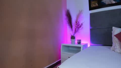 Sabrina Warren online show from December 10, 11:43 am
