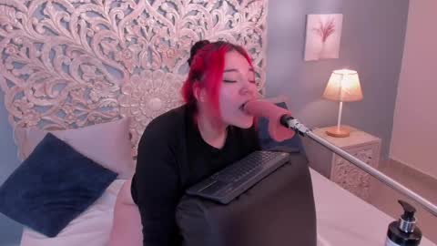 Snapshot of sabrinna_fox chatting on May 6, 8:03 pm sabrinna online show from May 6, 8:03 pm