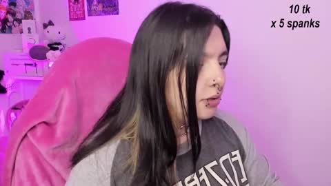 Snapshot of sachi_meow chatting on October 18, 10:49 am Ig online show from October 18, 10:49 am