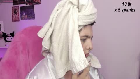 Snapshot of sachi_meow chatting on October 23, 10:47 am Ig online show from October 23, 10:47 am