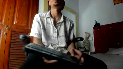 Snapshot of sack_connor chatting on December 15, 8:35 pm Sack online show from December 15, 8:35 pm