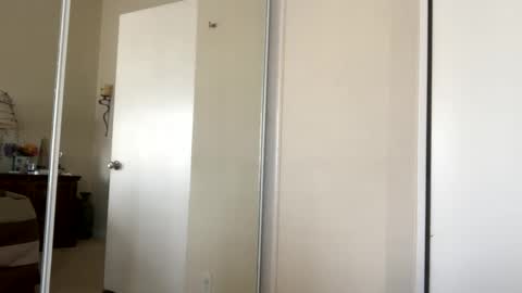 Snapshot of sackskincreamer chatting on January 3, 5:20 pm R online show from January 3, 5:20 pm