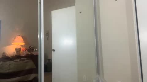 Snapshot of sackskincreamer chatting on October 6, 5:05 am R online show from October 6, 5:05 am