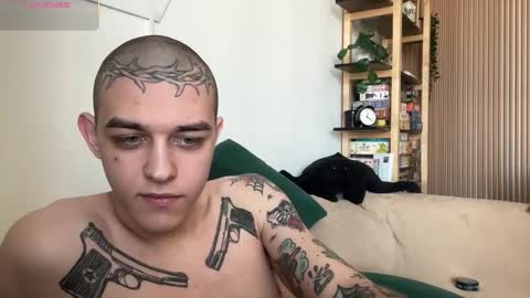 Snapshot of sadboyvin chatting on March 29, 8:47 am Vinnie online show from March 29, 8:47 am