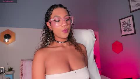 Sophie online show from December 5, 5:05 am