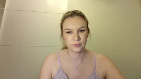 Snapshot of sadieshine chatting on October 14, 6:20 pm Sadie online show from October 14, 6:20 pm