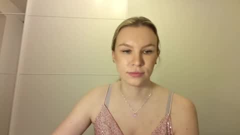 Snapshot of sadieshine chatting on October 15, 7:03 pm Sadie online show from October 15, 7:03 pm