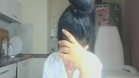 Snapshot of safari_xx chatting on October 29, 11:56 am Queen online show from October 29, 11:56 am