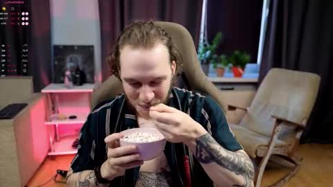 Snapshot of sage6688 chatting on October 19, 8:26 am Adam online show from October 19, 8:26 am