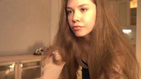 little angel Lisa online show from October 1, 3:40 pm