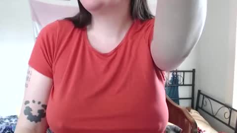 Snapshot of saggiemaggie chatting on December 15, 2:21 pm saggiemaggie online show from December 15, 2:21 pm