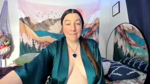 saggiemaggie online show from February 14, 5:32 pm