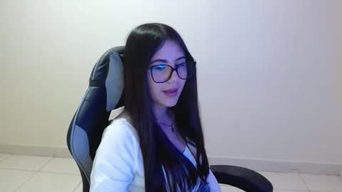 Sahaliefox  online show from October 21, 10:21 pm