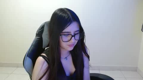 Sahaliefox  online show from November 18, 9:08 pm