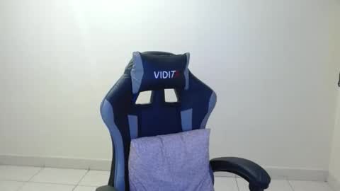 Sahaliefox  online show from December 2, 11:34 pm