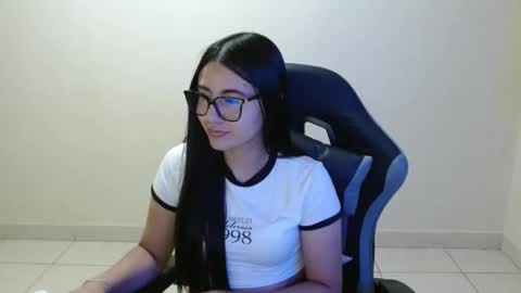 Sahaliefox  online show from March 9, 9:08 pm