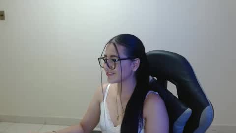 Sahaliefox  online show from March 27, 9:25 pm